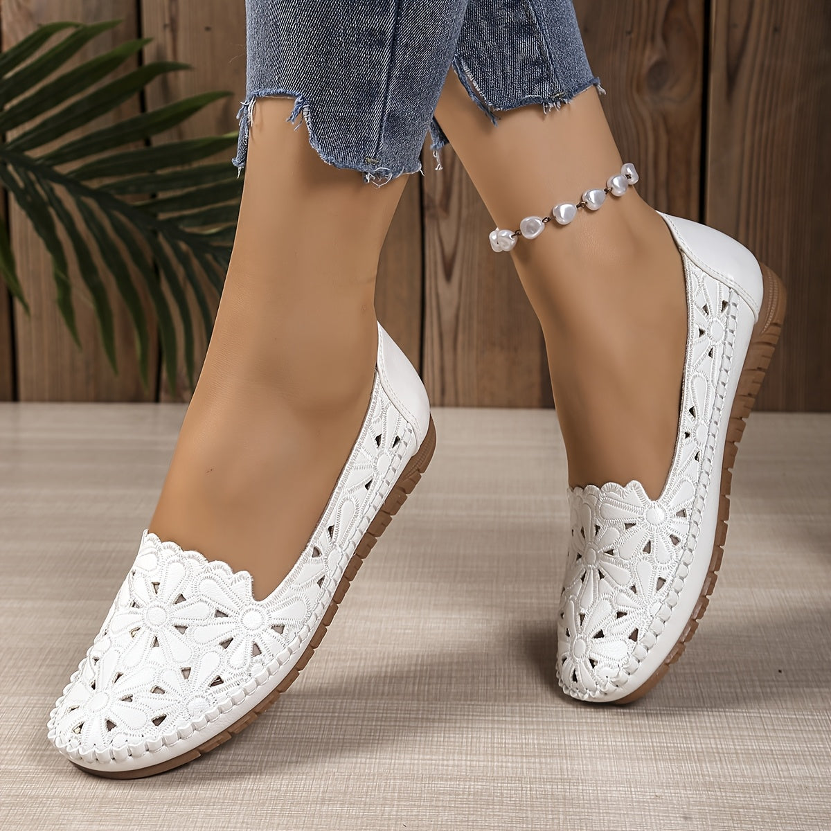 Ballerine con stampa floreale e traforata