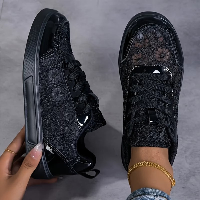 Sneakers con pizzo floreale