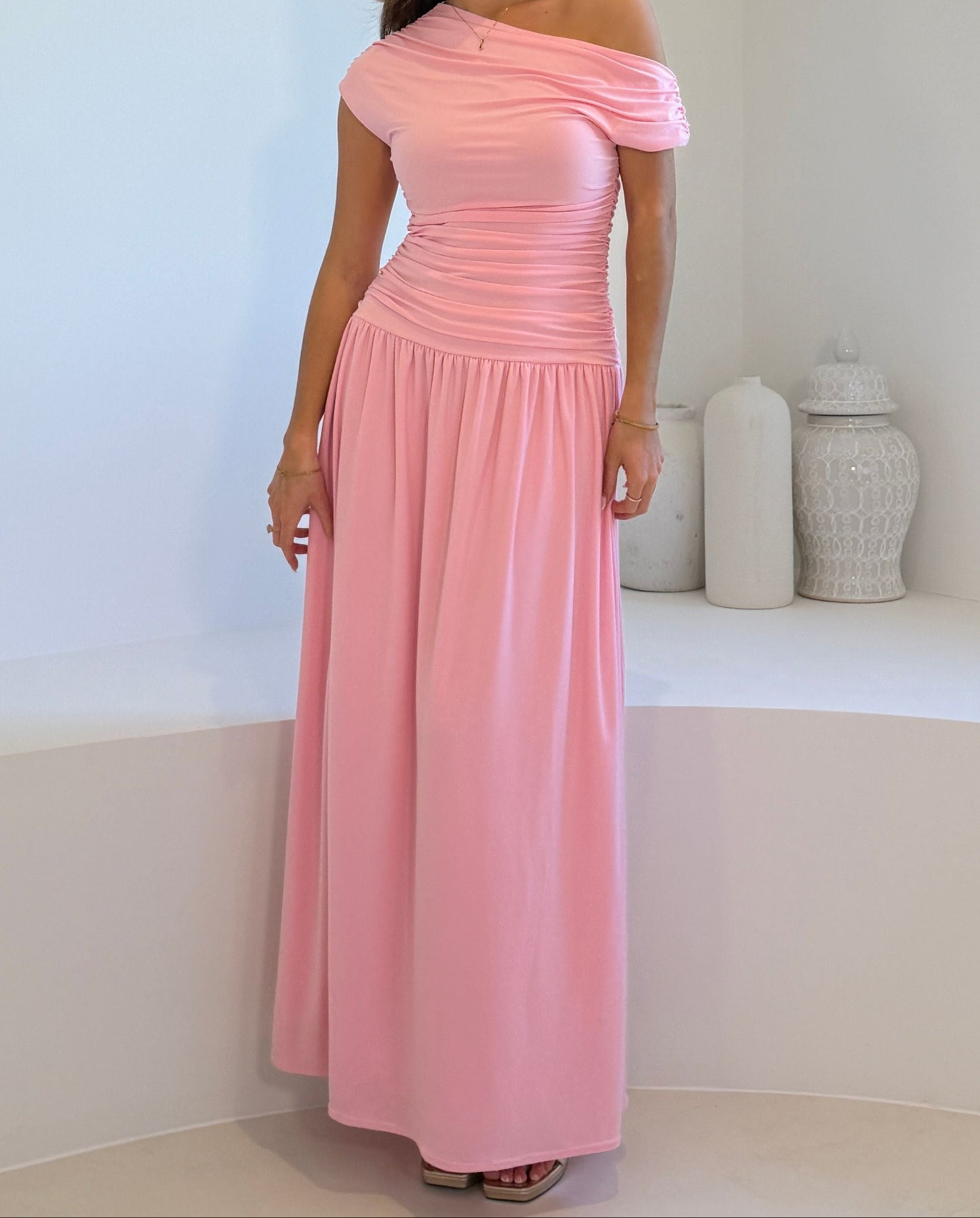 Colette Vestito Lungo con Spalle Scoperte e Dettaglio Increspato Rosa