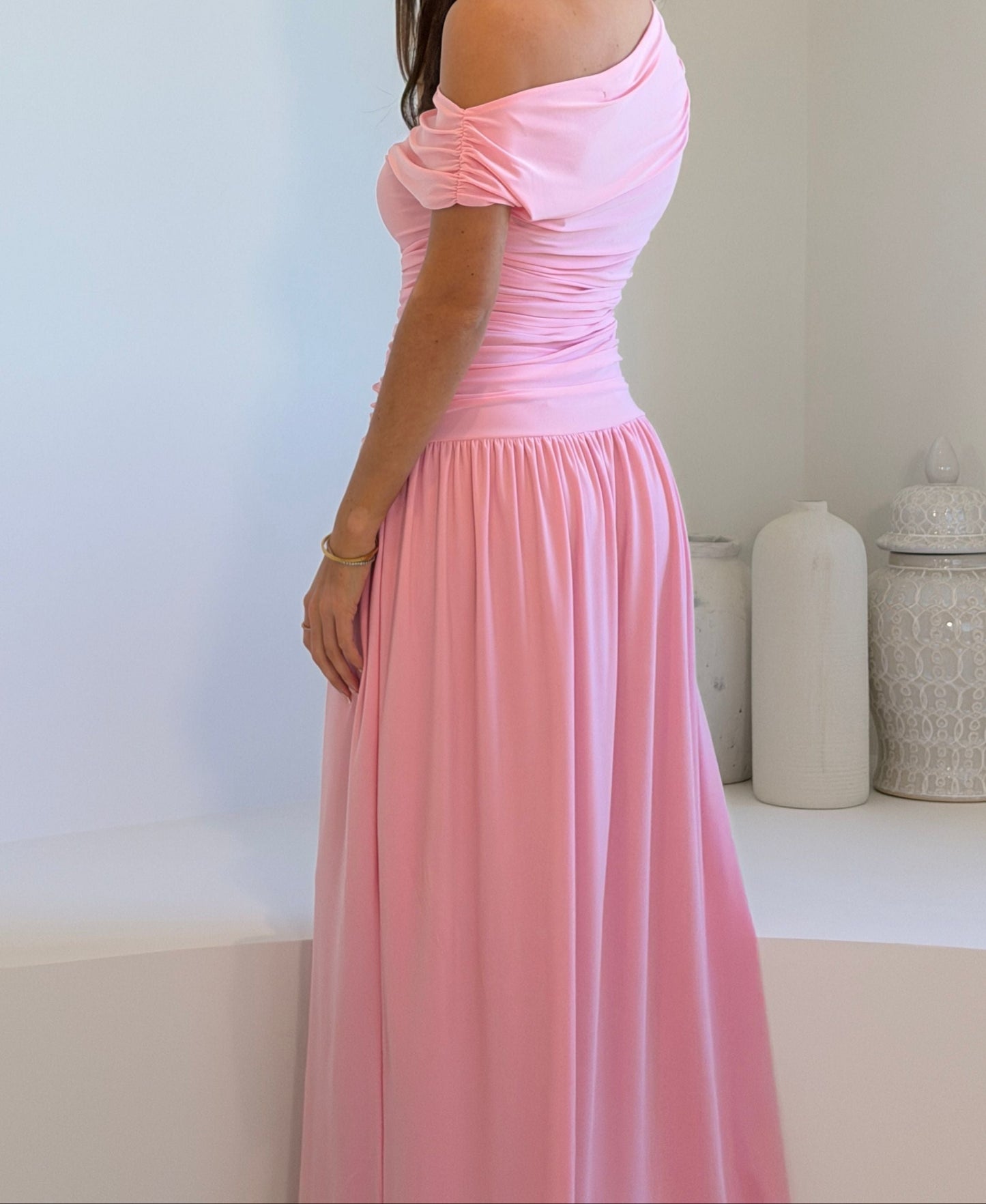 Colette Vestito Lungo con Spalle Scoperte e Dettaglio Increspato Rosa