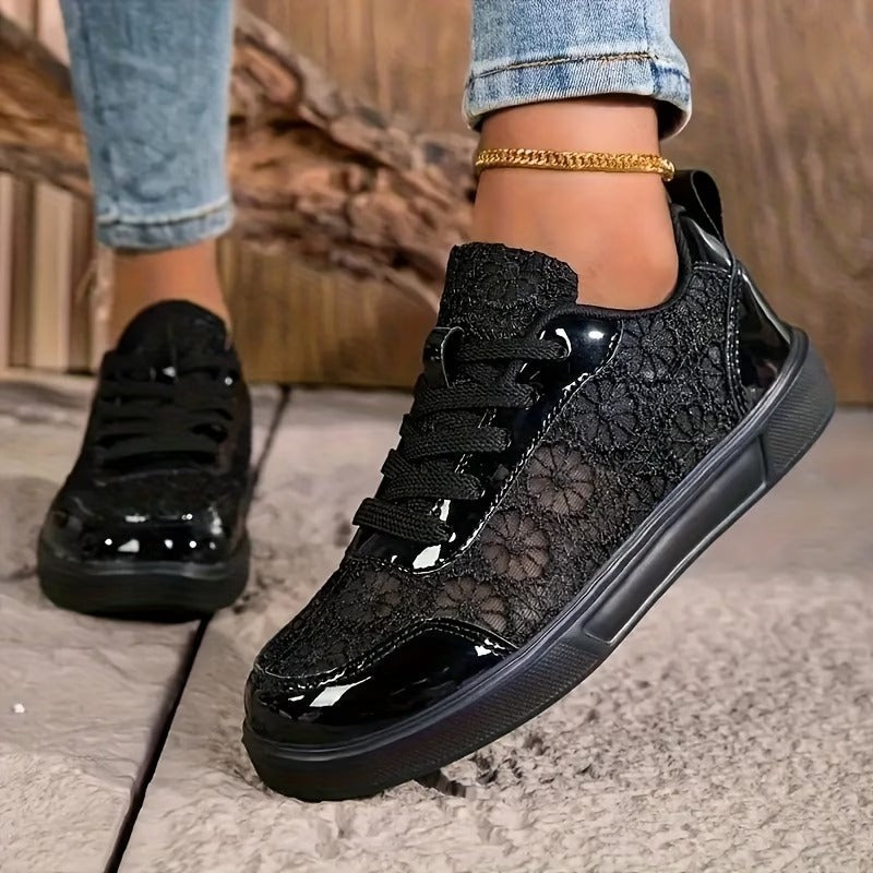 Sneakers con pizzo floreale