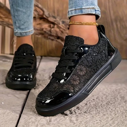 Sneakers con pizzo floreale