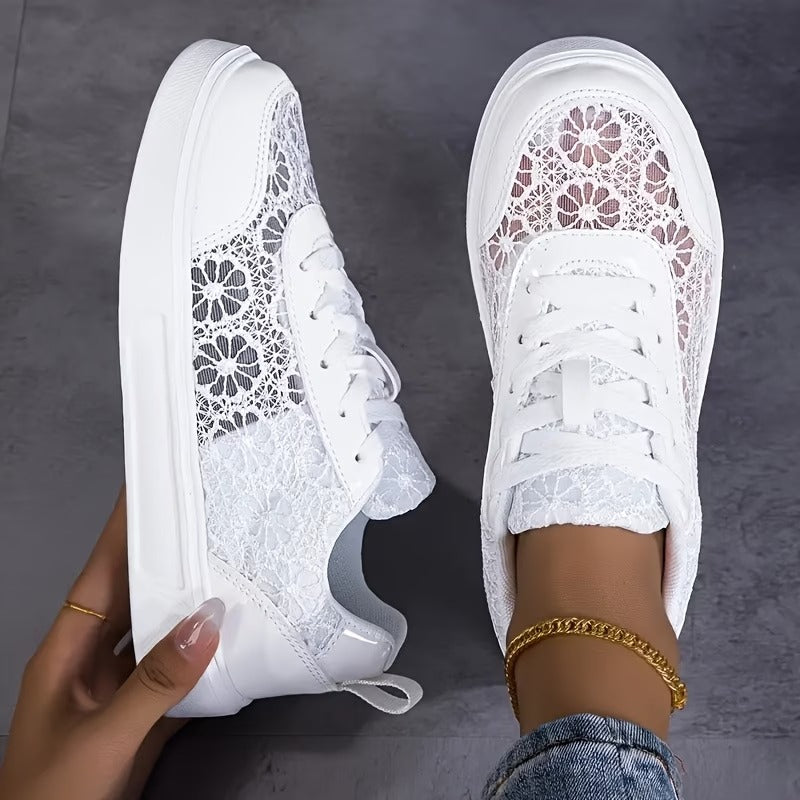 Sneakers con pizzo floreale