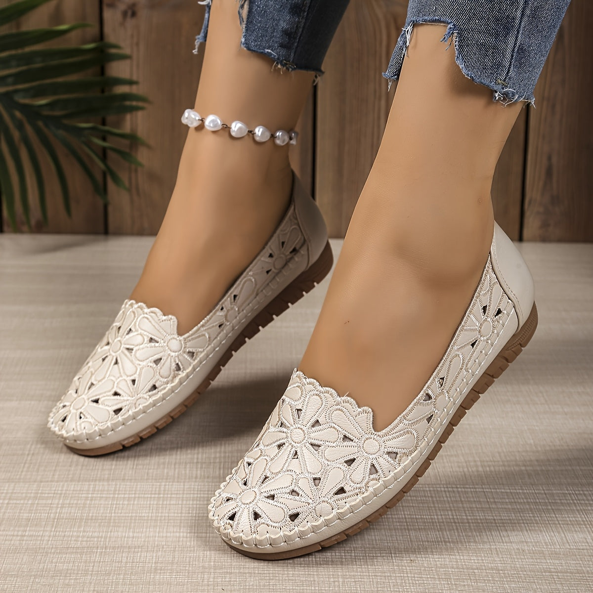 Ballerine con stampa floreale e traforata