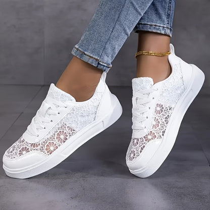 Sneakers con pizzo floreale