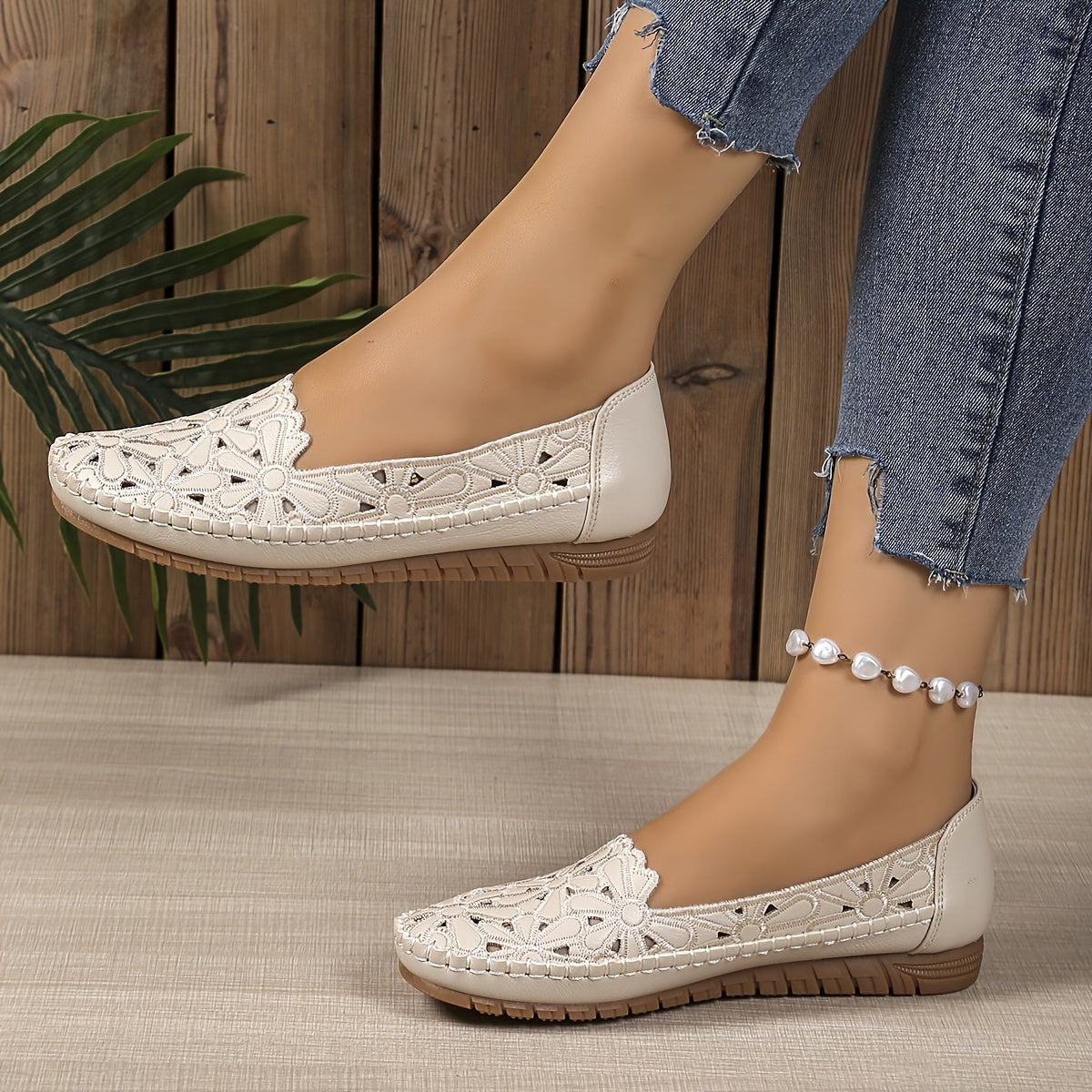 Ballerine con stampa floreale e traforata