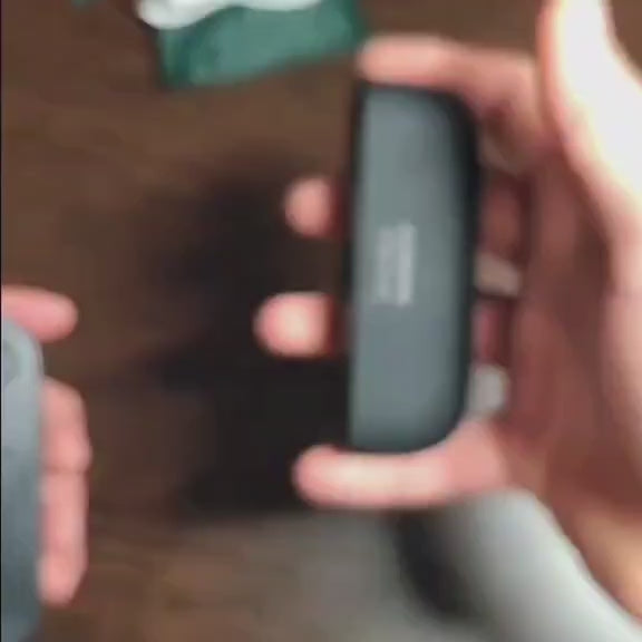 video of the black pair of novana hand warmers